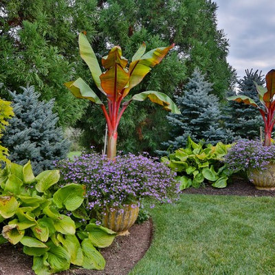 Design ideas for a large traditional backyard formal garden in New York.