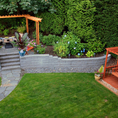 Design ideas for a traditional backyard stone landscaping in Seattle.