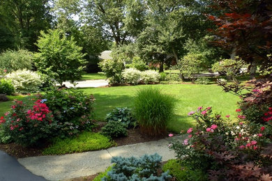 Design ideas for a large contemporary front yard landscaping in Boston.