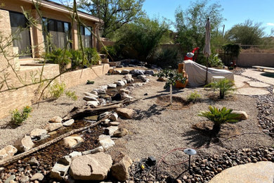 Design ideas for a mid-sized southwestern full sun backyard pond in Phoenix.