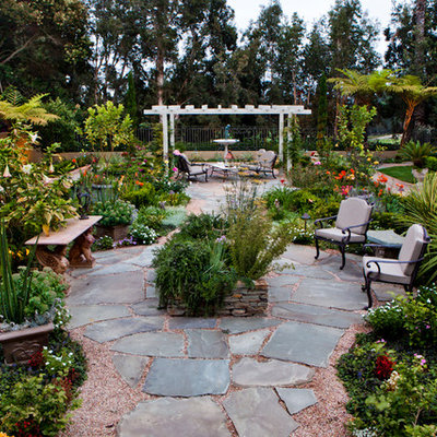 This is an example of a traditional stone landscaping in Los Angeles.