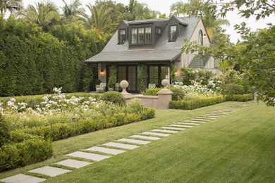 ロサンゼルスにあるトラディショナルスタイルのおしゃれな庭の写真