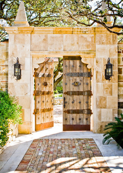 Mediterranean Landscape by Braswell Architecture, Inc.
