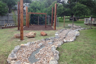 Design ideas for a small asian drought-tolerant and partial sun side yard gravel landscaping in Austin for summer.