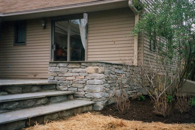 Inspiration for a mid-sized modern shade backyard stone landscaping in Bridgeport for summer.