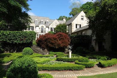 Design ideas for a traditional courtyard formal garden in Atlanta.