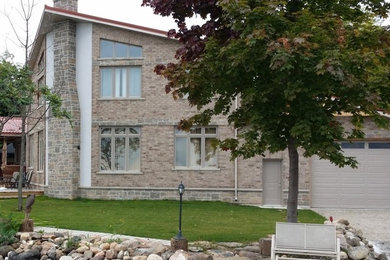 Inspiration for a large traditional landscaping in Toronto.