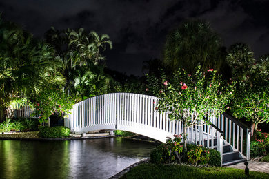 Design ideas for a traditional landscaping in Miami.