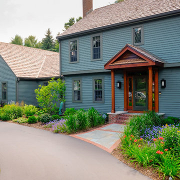 Traditional Saltbox Front Yard - Brookfield
