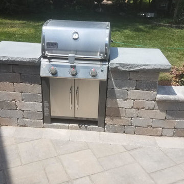 Built in grill and retaining wall for paver patio