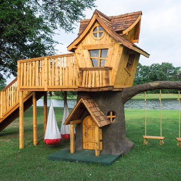 Bungalow-Style Tree House
