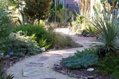 Design ideas for a mid-sized southwestern drought-tolerant and full sun stone landscaping in San Francisco.