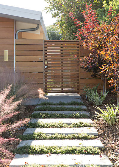 Modern Garden by Arterra Landscape Architects