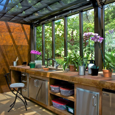 Design ideas for a contemporary landscaping in Sacramento.