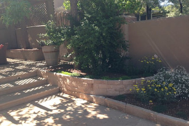 Photo of a contemporary formal garden in Albuquerque.