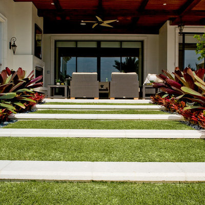 Design ideas for a tropical backyard landscaping in Miami.