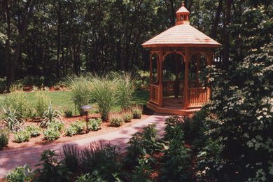 Modelo de jardín clásico grande en patio trasero