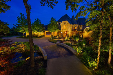 Photo of a mid-century modern landscaping in Dallas.