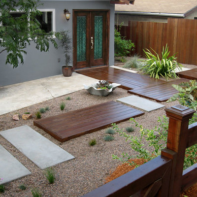 Design ideas for a small contemporary drought-tolerant and full sun front yard garden path in Los Angeles with decking.