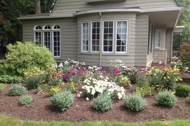 This is an example of a traditional landscaping in Cleveland.