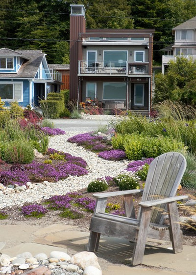 Beach Style Landscape by Lankford Associates Landscape Architects