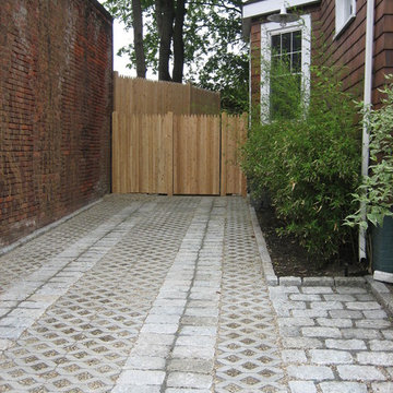 Cobblestone and Pea Gravel Driveway