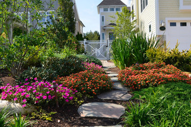 Design ideas for a mid-sized traditional full sun side yard stone landscaping in New York.