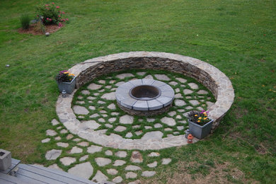 Inspiration for a traditional landscaping in New York with a fire pit.