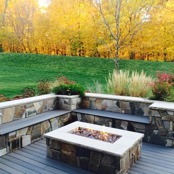 Contemporary Back Yard Retreat in the Fall