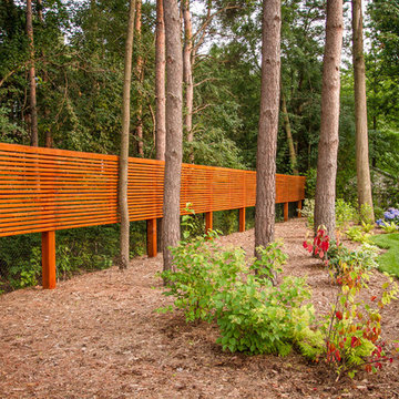Contemporary fence - horizontal design