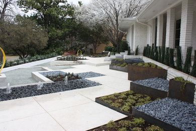 Inspiration for a contemporary landscaping in Dallas.
