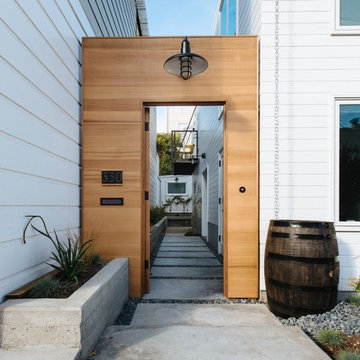 Contrasting wood entry gate