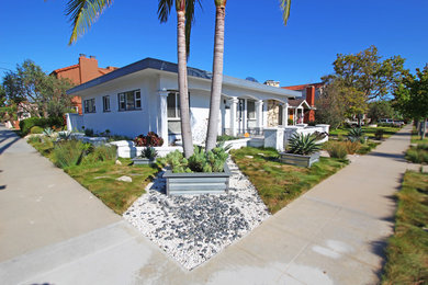 This is an example of a small modern drought-tolerant and partial sun front yard gravel landscaping in Los Angeles.