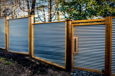 This is an example of a mid-sized modern drought-tolerant, privacy and partial sun backyard landscaping in Austin.
