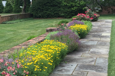 Design ideas for a landscaping in New York.
