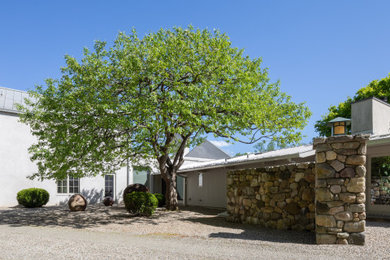 Design ideas for a mid-sized farmhouse full sun side yard gravel landscaping in New York for spring.