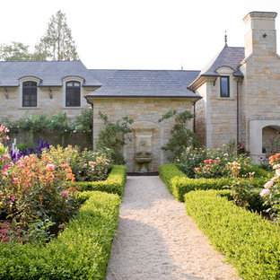 Idee per un grande giardino formale tradizionale con ghiaia