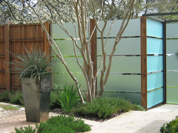 Contemporary Garden by Cuppett Kilpatrick Architecture + Interior Design