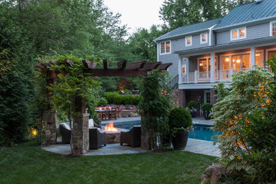 Inspiration for a traditional backyard landscaping in DC Metro.