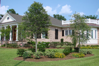 Design ideas for a traditional landscaping in Charleston.