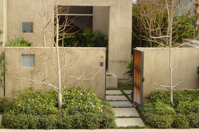 Inspiration for a mid-sized contemporary full sun front yard concrete paver landscaping in Orange County for spring.