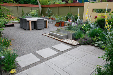 Design ideas for a contemporary courtyard landscaping in Portland.