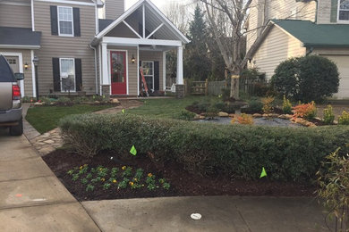 Design ideas for a mid-sized traditional landscaping in Charlotte.