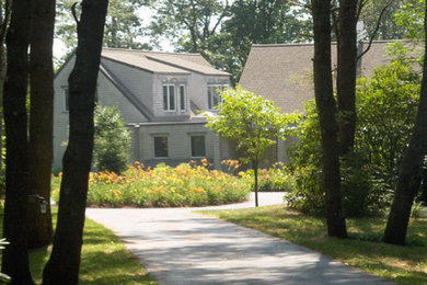 Daylilies surround the entry courtyard.