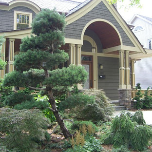 Inspiration for a small contemporary front yard formal garden in Detroit.