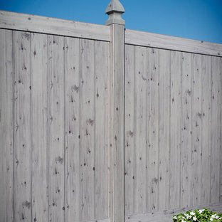 Inspiration for a traditional landscaping in New York.
