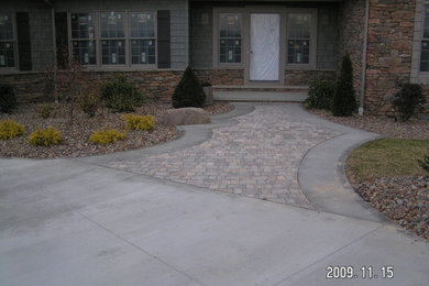 Design ideas for a traditional landscaping in Cleveland.