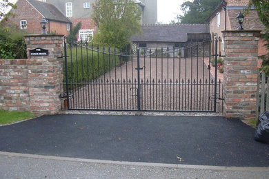 Inspiration for a traditional front driveway garden in West Midlands with gravel.