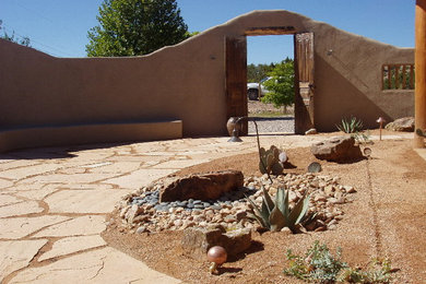Inspiration for a southwestern landscaping in Albuquerque.