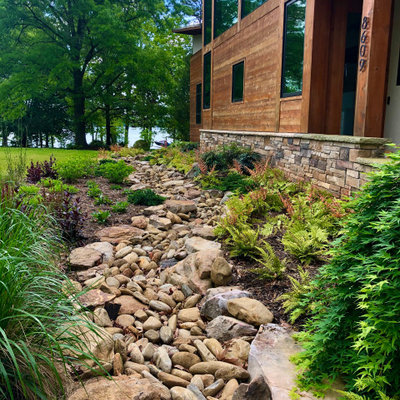Design ideas for a contemporary landscaping in Charlotte.
